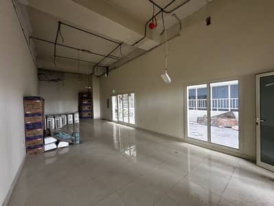 Showroom for Rent in Deira, Dubai - Road Facing | Brand New | Well Maintained