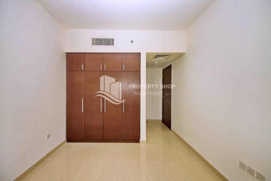 4 2-bedroom-apartment-al-reem-island-marina-square-marina-blue-cabinet. JPG