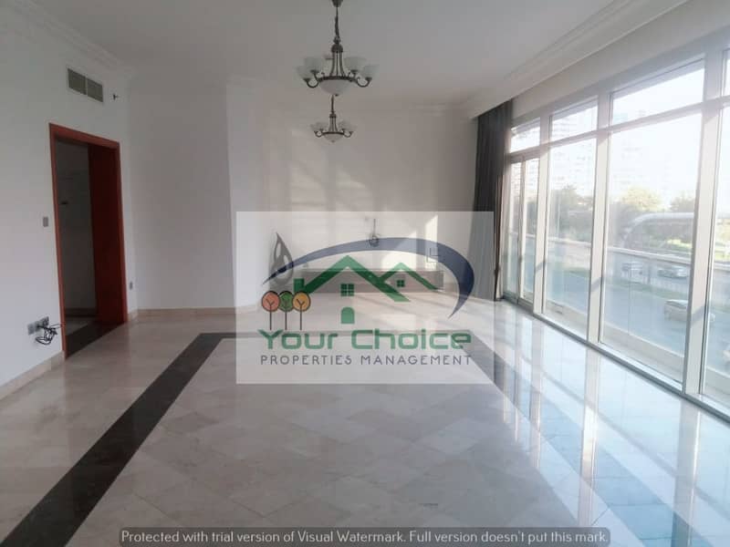 شقة في شارع الشيخ خليفة بن زايد 3 غرف 140000 درهم - 3910675
