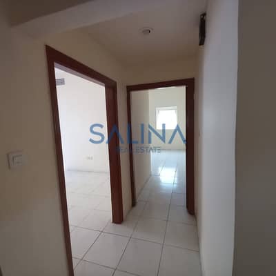 For annual rent, a room and a hall with a spacious and comfortable area, a bathroom and a modern kitchen in Al Nuaimiya 2, King Faisal Street
