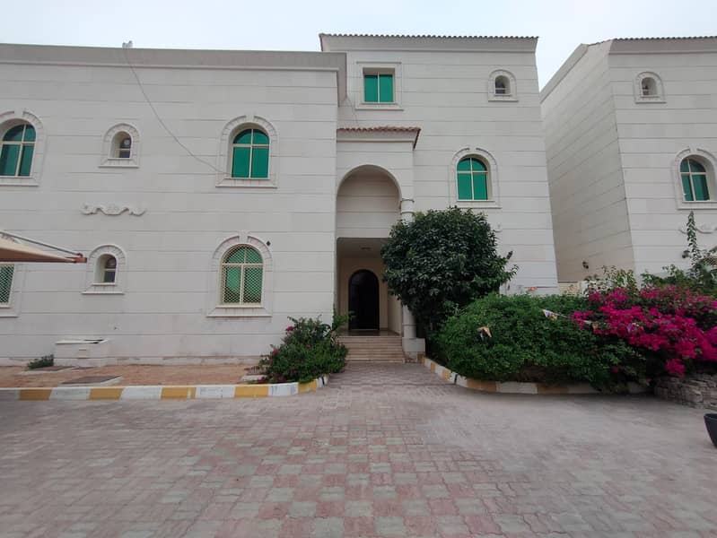 Apartment 3 rooms, a hall and 3 bathrooms, first floor, super deluxe finishing, amid services in Shakhbout City