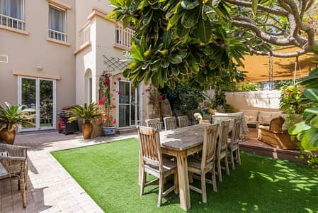 2 Bedroom Villa for Sale in The Springs, Dubai - Fully Upgraded | Backing Pool and Park