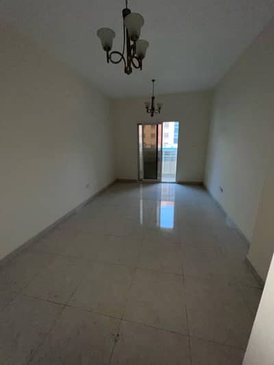 A room and a hall for the first inhabitant, 2 bathrooms, with a balcony, in Al Hamidiyah, close to the court and Al Hammadi Restaurant. The price 30 k