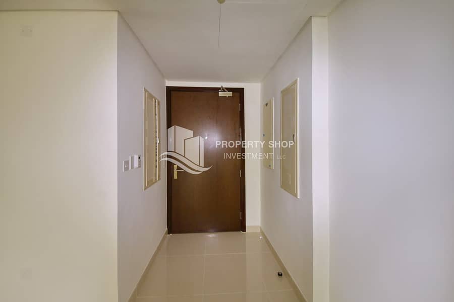 6 1-bedroom-apartment-al-reem-island-marina-square-burooj-view-foyer. JPG