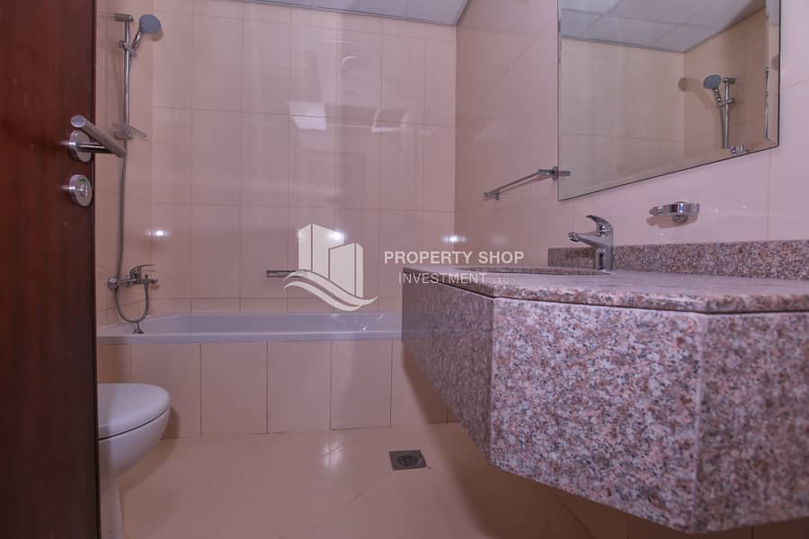 6 studio-apartment-abu-dhabi-al-reem-island-city-of-lights-hydra-avenue-bathroom. JPG