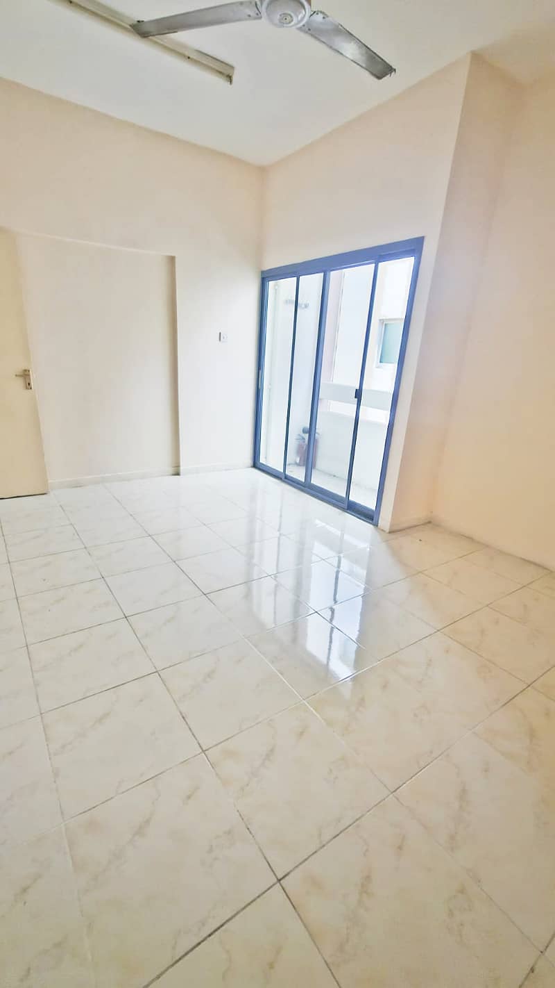 Квартира в Абу Шагара, 2 cпальни, 23999 AED - 7794323