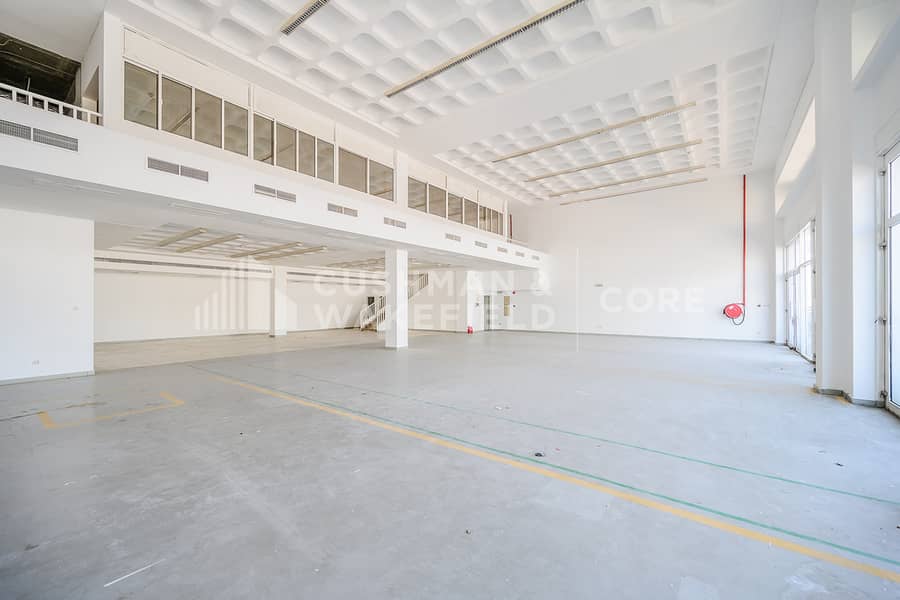 Vacant Showroom | Fitted | Prime Location