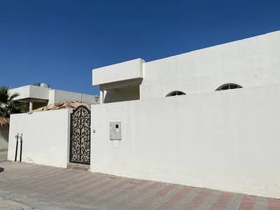 2 Cпальни Вилла в аренду в Аль Фасиль Эрия, Фуджейра - Вилла в Аль Фасиль Эрия, 2 cпальни, 60000 AED - 7277985