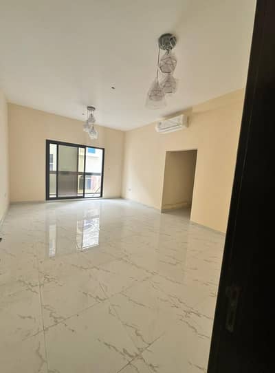 A room and a hall for the first resident in Al Mowaihat 3, close to Ajman Academy and the Sharjah and Dubai exits. The price is 26 thousand. Payment i