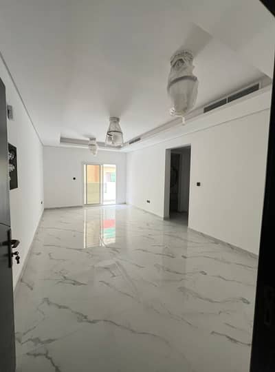 A room and a hall for the first resident in Al Mowaihat 3, close to the Saudi German Hospital. The price is 30 thousand, payment in 4 or 6 payments. k