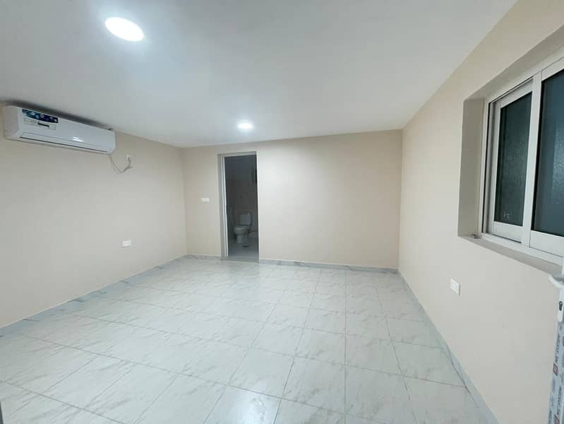 Квартира в Аль Шамха, 2000 AED - 8824255