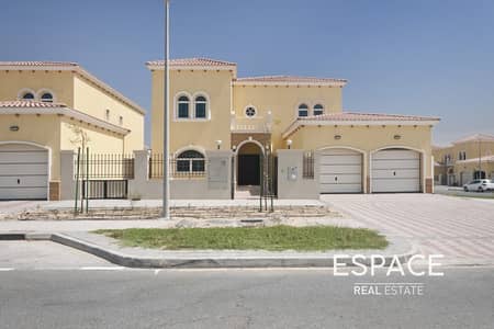 4 Bedroom Villa for Sale in Jumeirah Park, Dubai - District 4 Legacy 4 Bed Large Beautiful Lake View