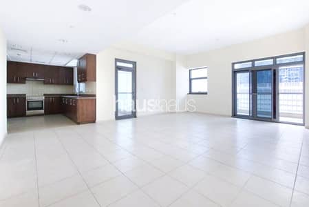 1 Bedroom Apartment for Sale in Business Bay, Dubai - Large Layout | Vacant on Transfer | 2 Balconies
