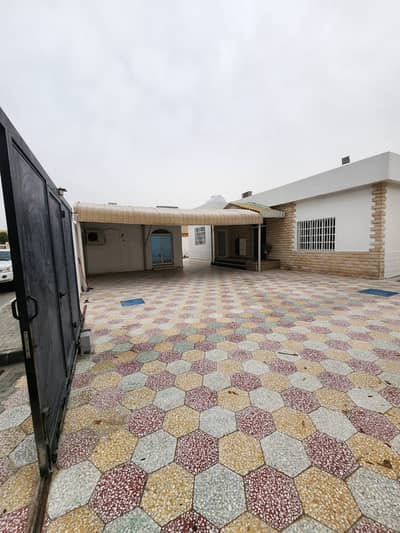 5 Bedroom Villa for Sale in Al Azra, Sharjah - للبيع فيلا دوار واحد