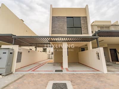 3 Bedroom Villa for Sale in DAMAC Hills 2 (Akoya by DAMAC), Dubai - Amazing Unit | Well Maintained | Gated Community