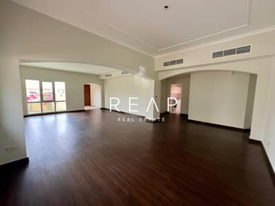 4 Bedroom Villa for Rent in The Meadows, Dubai - PRIVATE POOL | VACANT | UPGRADED 4BR