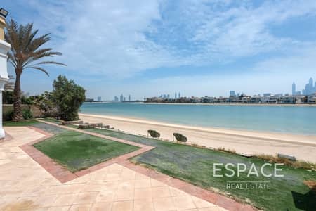 4 Bedroom Villa for Sale in Palm Jumeirah, Dubai - Vacant | High No Villa with Beach Access | Skyline Views