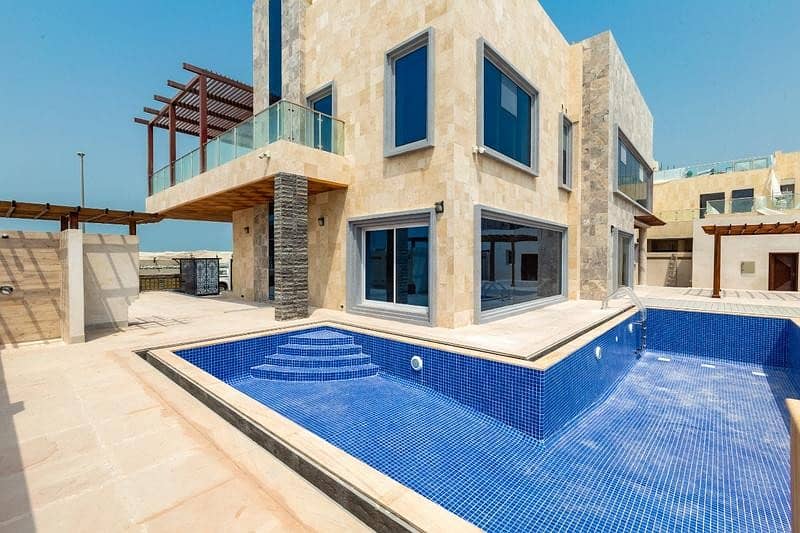 Prestigious 5 BR plus maid villa in Pearl Jumeirah Island