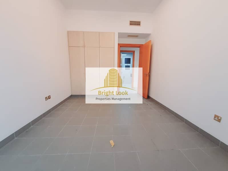 monthly offer 3 bedroom with wardrobes Near Mall 6500/- located Hamdan street.