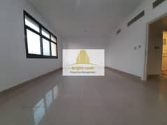 شقة في شارع المطار 3 غرف 68000 درهم - 8390528