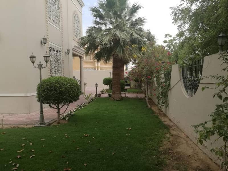 Stunning 4 bedroom Villa with very good location at Al Quoz area available for sale Stunning 4 bedroom Villa with very good location at Al Quoz area available for sale