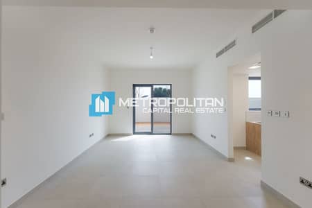 2 Bedroom Townhouse for Rent in Yas Island, Abu Dhabi - Brand New 2BR+M | Single Row TH | First Tenant