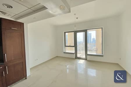 Studio for Rent in Downtown Dubai, Dubai - High Floor | Studio | Central Location