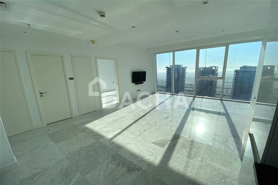 Stunning finish I Canal View I Luxury apartment