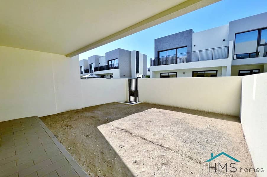Brand new| 3 Bed+Maids |Available Now|
- 3 Bed
- Maids
- 2 Washrooms
- Private Garden
- Central A/C
- Balcony
- Quick access to shared pool and gym
- (contd. . . )