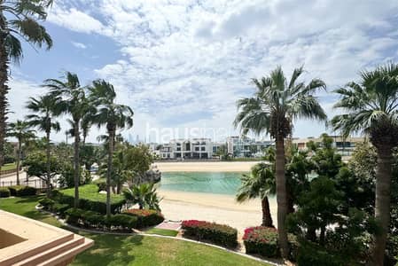 4 Bedroom Villa for Rent in Palm Jumeirah, Dubai - Atlantis View | Beach Backing | Modern Furnishings