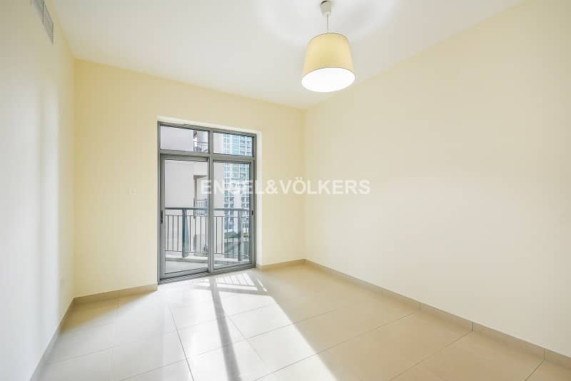 Bright |Great Layout |1.5 Bathroom |Vacant Bright |Great Layout |1.5 Bathroom |Vacant