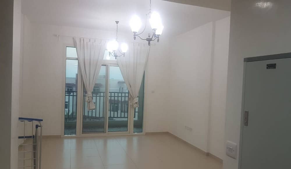 Stunning Studio apt 28k only 2 chqs.