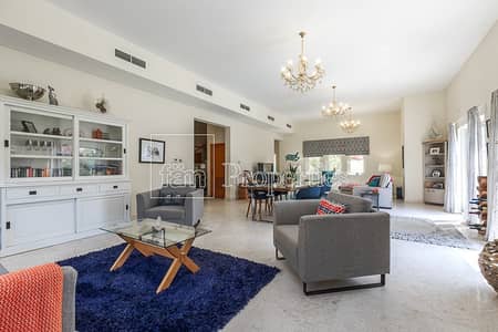 Vacant 5BR Mazaya B2 | Pool & Huge Plot! Vacant 5BR Mazaya B2 | Pool & Huge Plot!