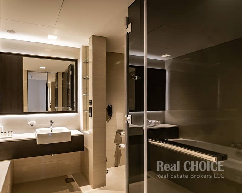 9 Sheraton Grand Hotel, Dubai - Apartment Bathroom 1. jpg