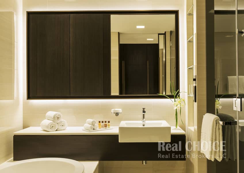 10 Sheraton Grand Hotel, Dubai - Apartment Bathroom. jpg