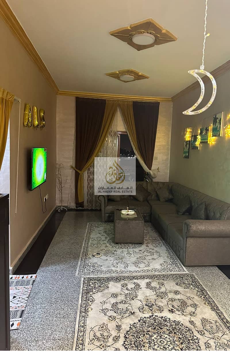 Furnished apartment, clean brushes, a room, a hall, and two bathrooms, with all the necessities, an excellent view, and close to Al-Hikma School