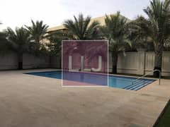 4 Bedroom with Swimming pool and Landscaped Garden