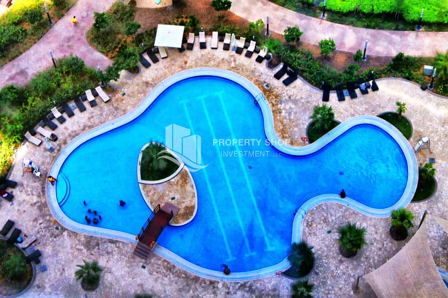10 al-reem-island-shams-abu-dhabi-gate-tower-2-swimming-pool. JPG