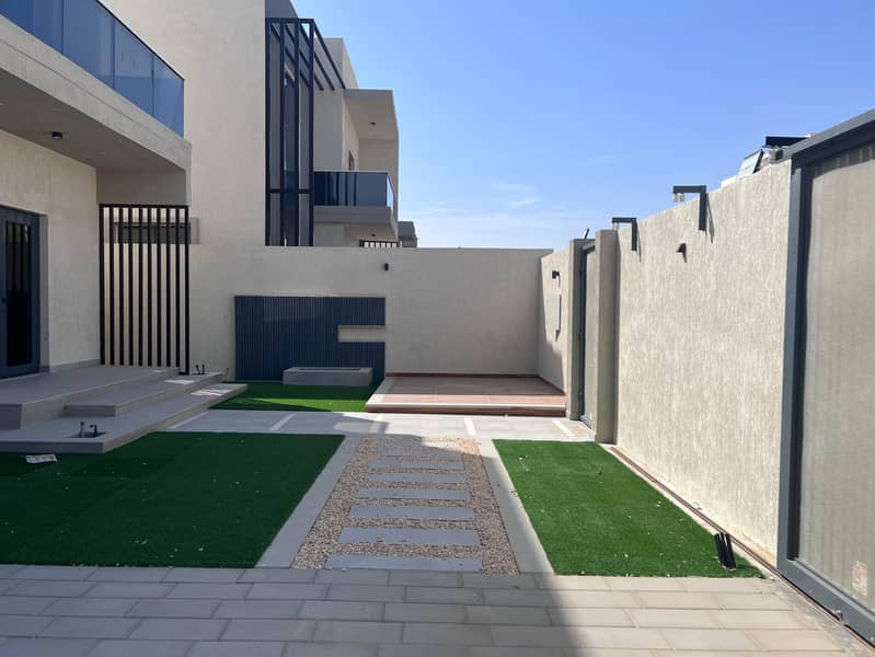 Villa for rent in Ajman, Al Zahia area Accordingly 3 bedrooms, a living room and a living room Kamila is a maid The large inner courtyard European design With air conditioners 85 thousand dirhams are required