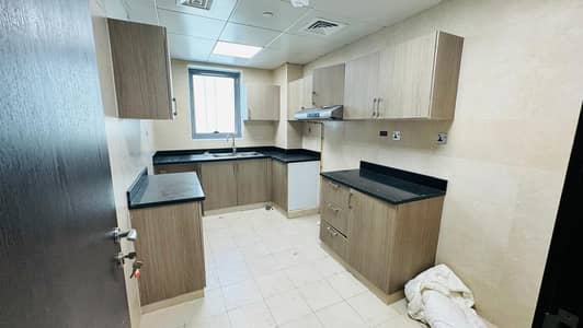 A LUXURY AND SPACIOUS 2 BEDROOM APARTMENT WITH CONVINIENT OFFER//CLOSE TO SHEIKH ZAYED ROAD//CALL NOW