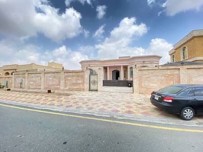 4 Bedroom Villa for Rent in Al Hamidiyah, Ajman - Villa for rent in Ajman, Al Hamidiya area 4 rooms, a sitting room, a hall, and a maid’s room With air conditioners Inner car awning AED 95,000 is required in 3 payments Citizen electricity