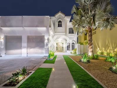 5 Bedroom Villa for Rent in Palm Jumeirah, Dubai - Bills included | High number | Fully renovated
