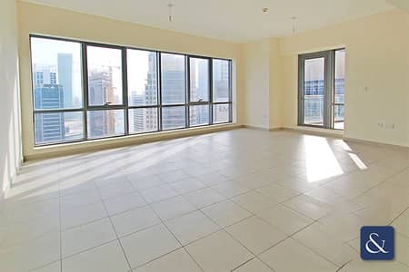 2 Bedroom Flat for Rent in Downtown Dubai, Dubai - Large 2 Bed | High Floor | Walk In Shower