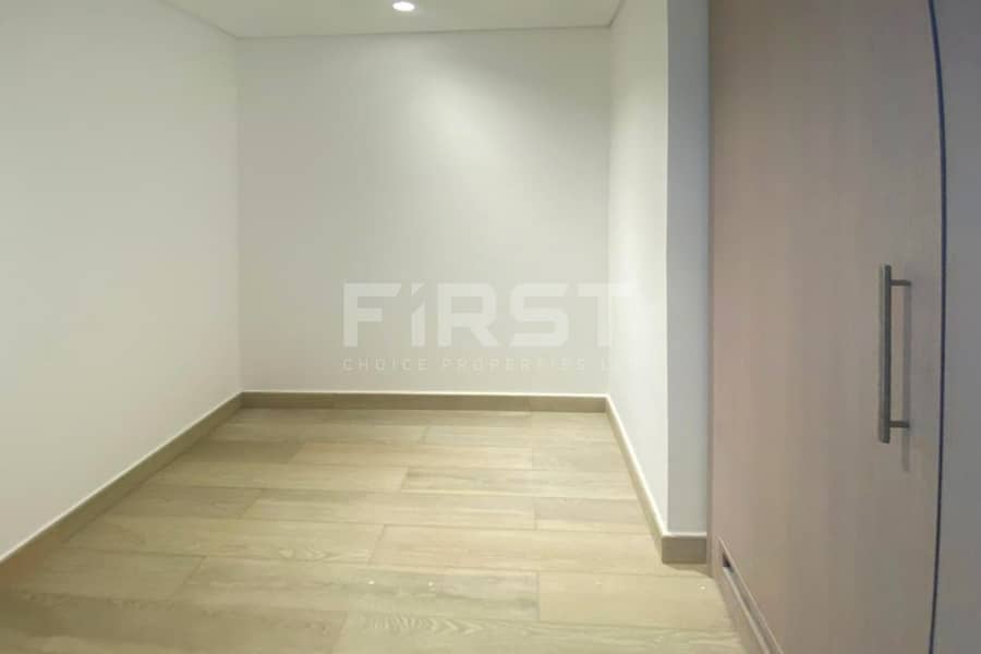 7 Internal Photos of 2 Bedroom Partment in Water s Edge Yas Island Abu Dhabi UAE (2). jpg