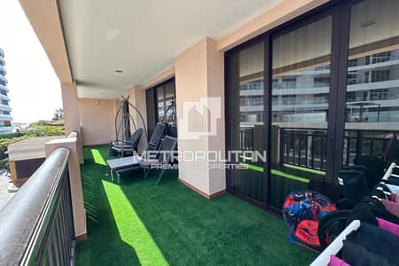 2 Bedroom Flat for Sale in Palm Jumeirah, Dubai - Upgraded and Fully Furnished | Vacant | High ROI