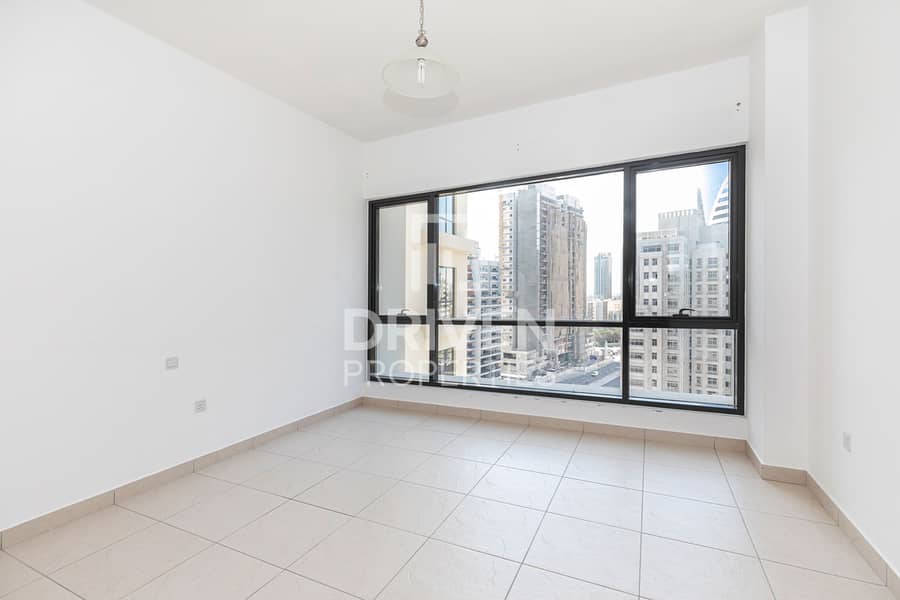 Exclusive and Spacious Unit | Mid Floor