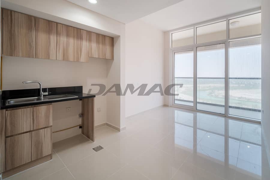 Spacious 1BR | Mid Floor | Great Layout