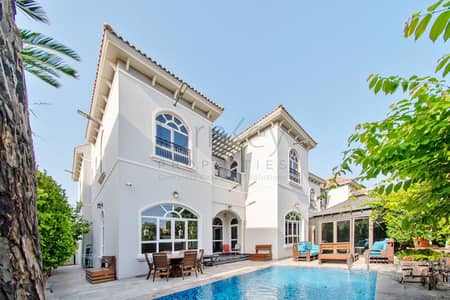 Five-Star Retreat: Luxurious 5-Bedroom Villa with Pool