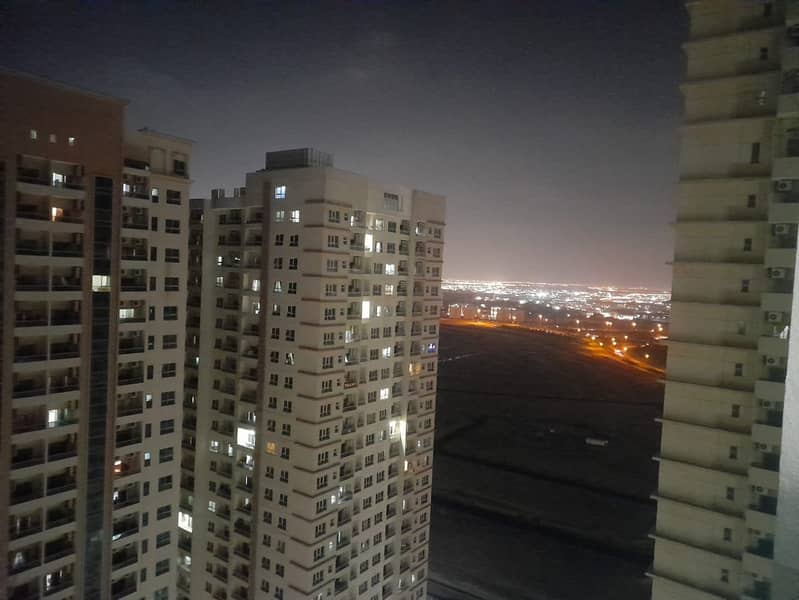 شقة في برج الزنبق،مدينة الإمارات‬ 2 غرف 280000 درهم - 7306245