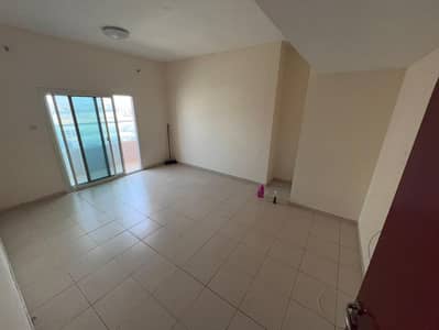 Two rooms, a hall, 2 bathrooms, wardrobes in the wall, with a balcony and an open view, in Al Nuaimiya 1, next to Al Nuaimiya Towers, the price is 34k